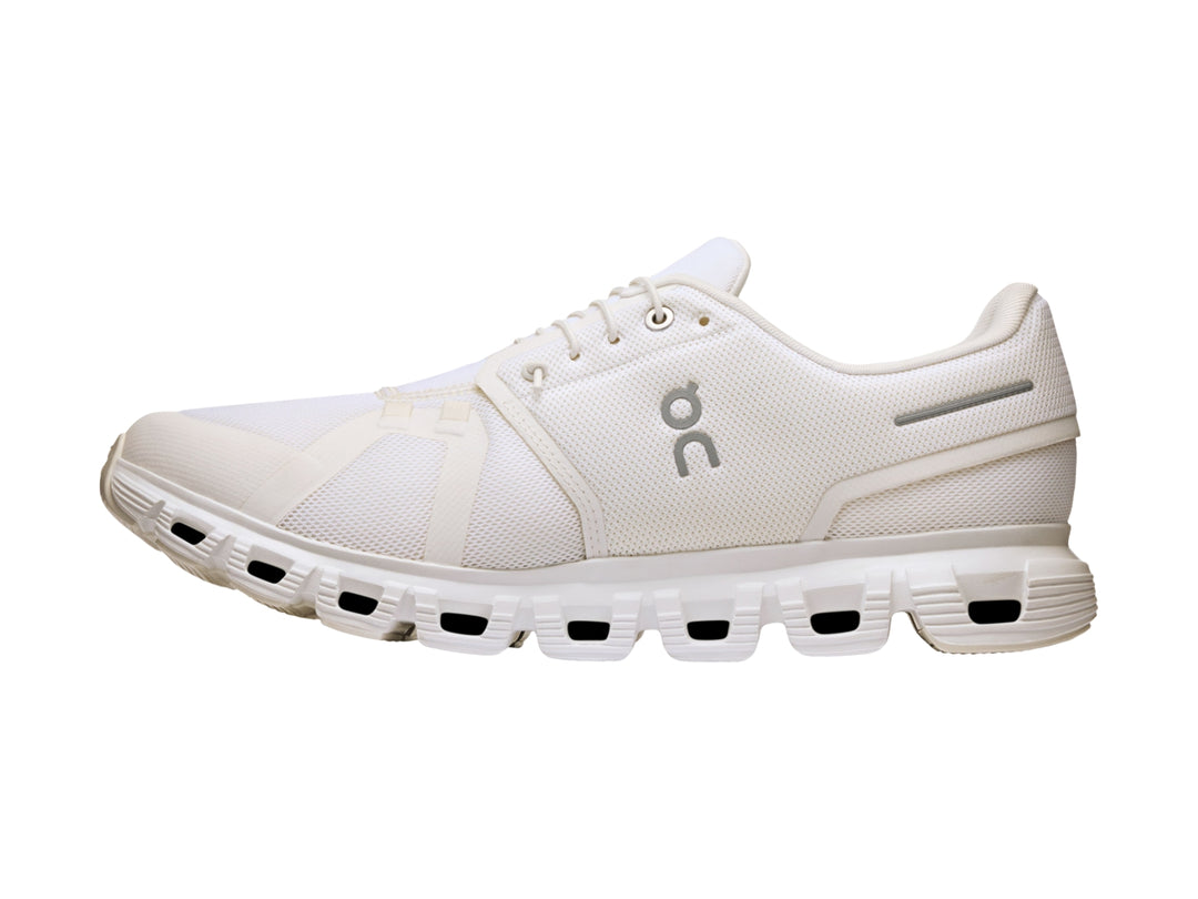 Tenis deportivos On Cloud 6 en color blanco para hombre con suela amortiguada.
