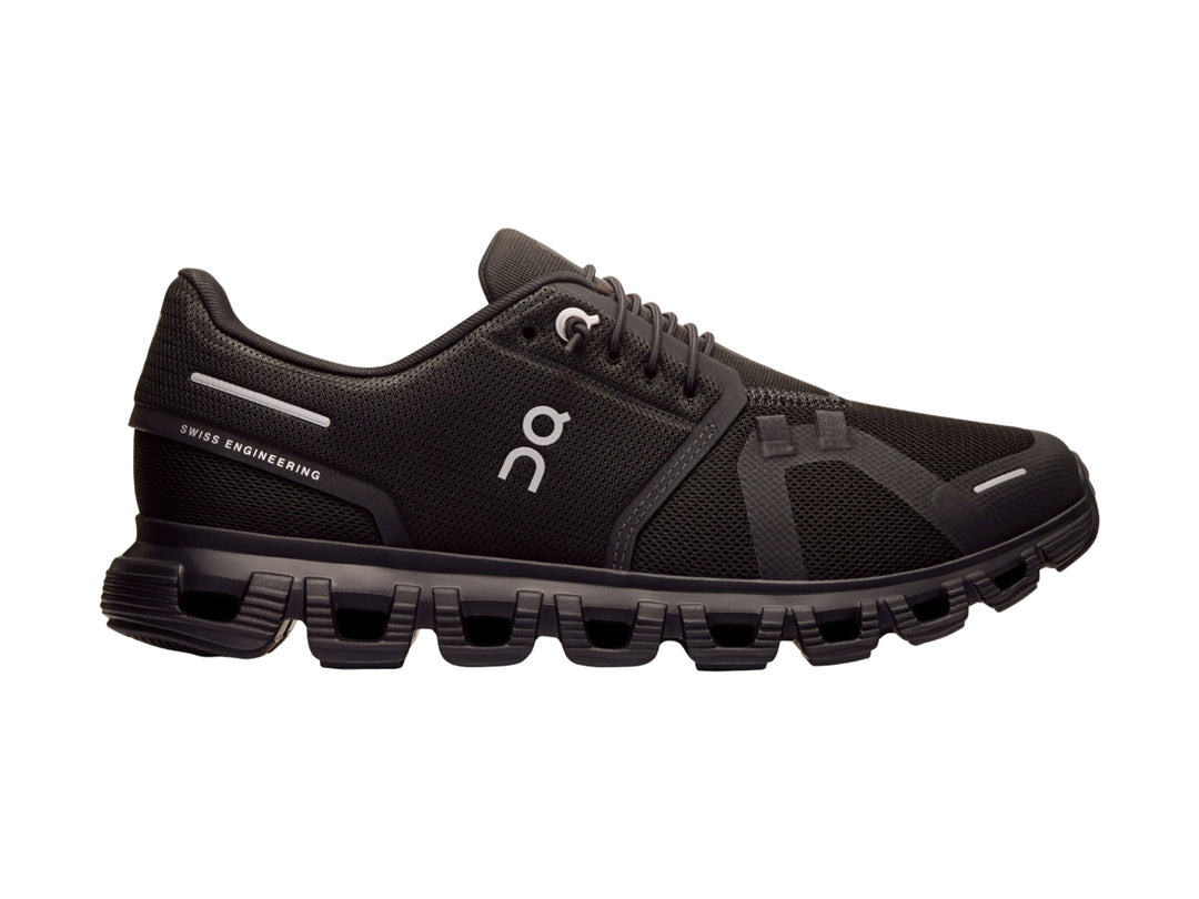 Tenis deportivos On Cloud color negro con suela amortiguada y malla transpirable.