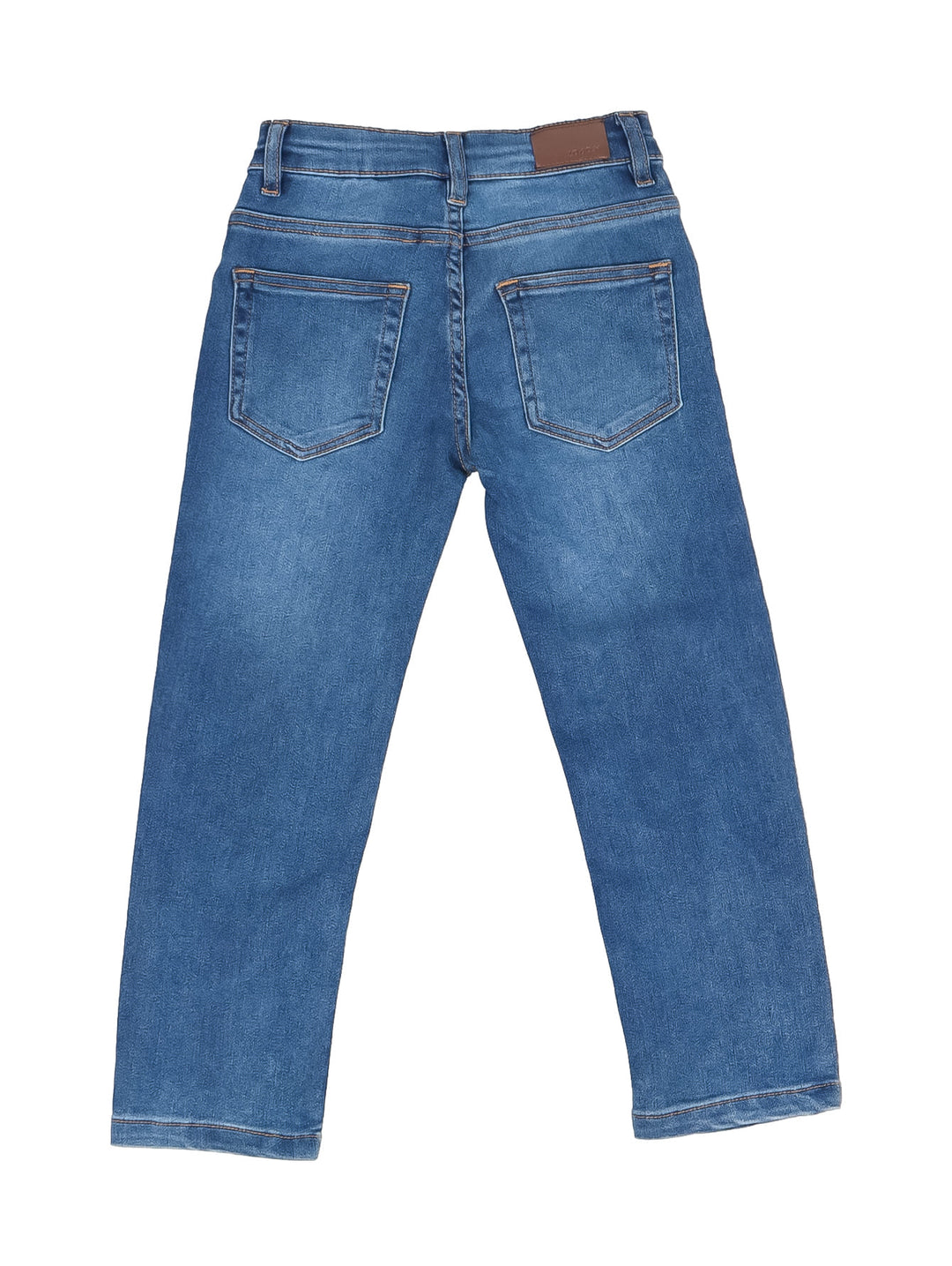 Pantalón de mezclilla azul claro para niños con corte recto.