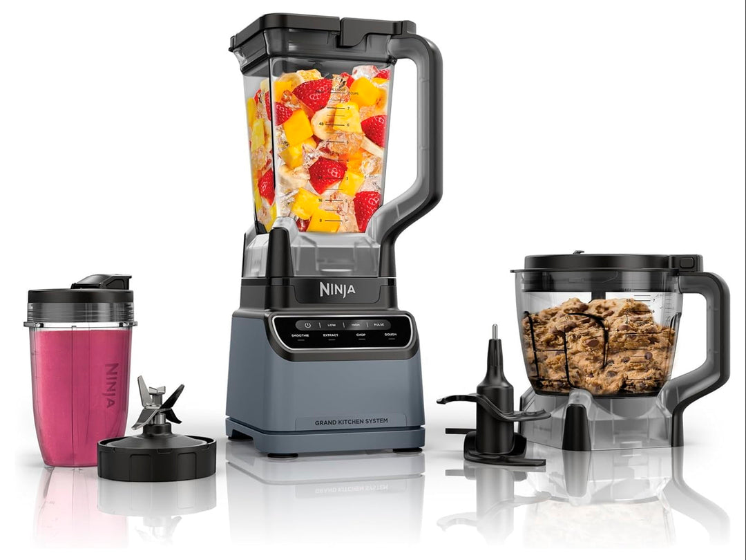 Sistema de cocina Ninja en color gris y blanco que incluye licuadora profesional, procesador de alimentos y vaso personal.