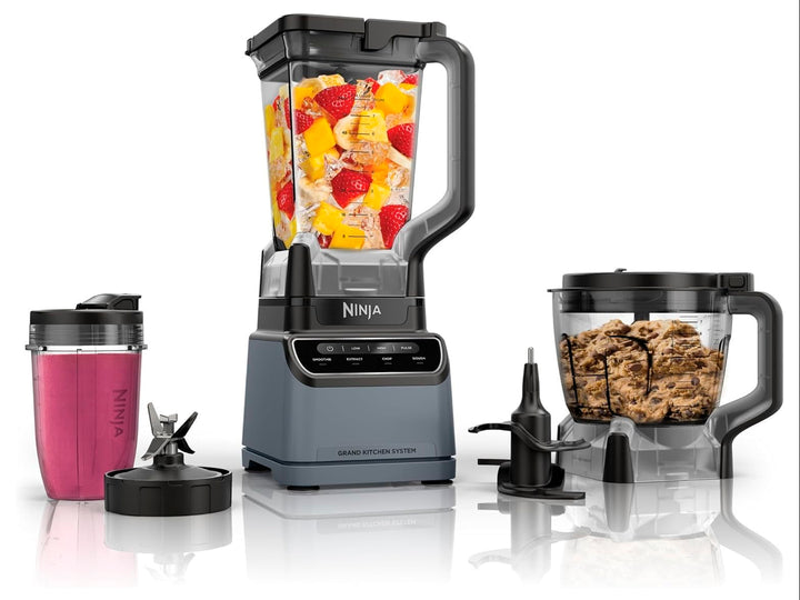 Sistema de cocina Ninja en color gris y blanco que incluye licuadora profesional, procesador de alimentos y vaso personal.