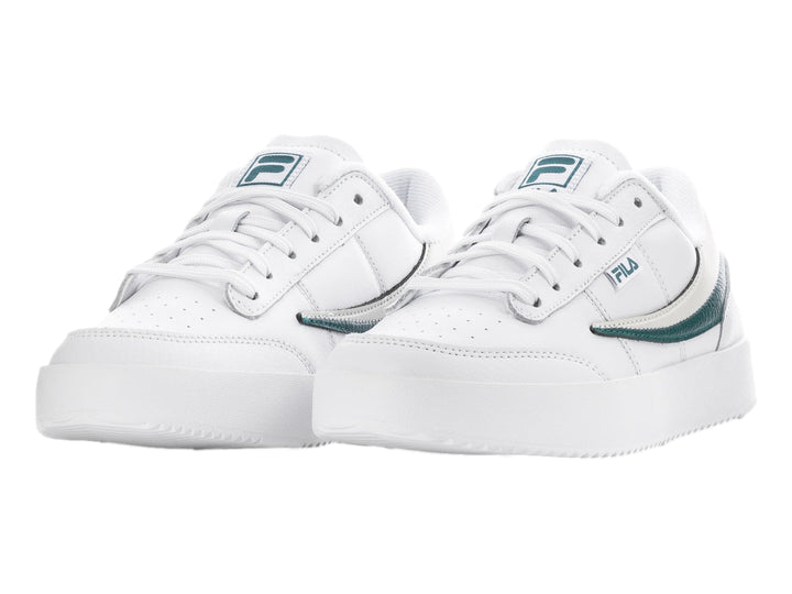Tenis FILA blancos con franjas verde y beige, diseño deportivo de corte bajo.