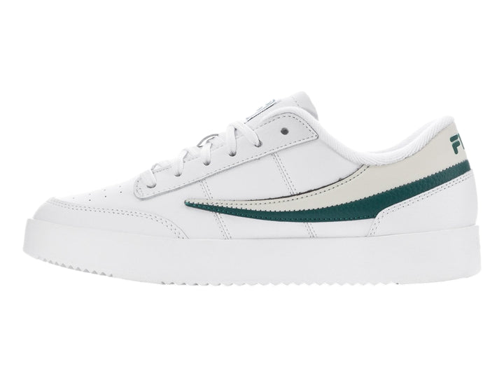 Tenis FILA blancos con franjas verde y beige, diseño deportivo de corte bajo.