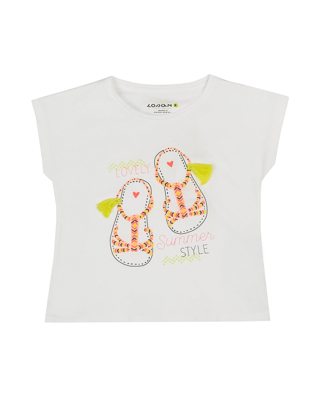 Playera color crudo para niña con estampado de sandalias amarillas y texto Summer Style.