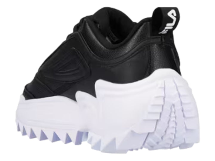 Tenis FILA Twister en color negro con suela blanca ancha y dentada.