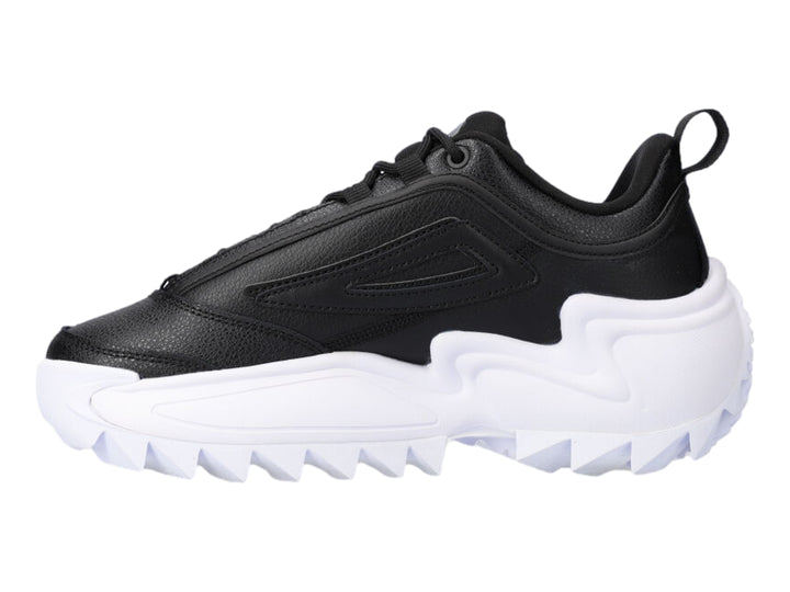 Tenis FILA Twister en color negro con suela blanca ancha y dentada.