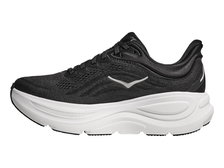 Tenis deportivos HOKA Bondi 9 en color negro con suela blanca ancha y logo lateral blanco.