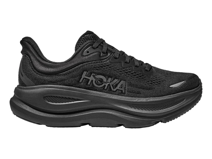 Tenis deportivos HOKA Bondi 9 en color negro total con suela gruesa y malla transpirable.
