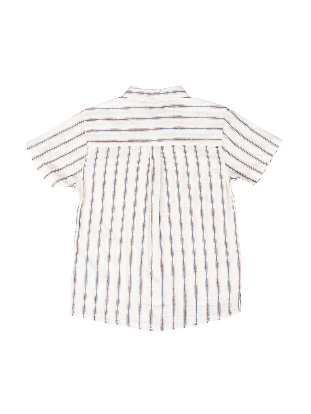 Camisa para niño color crudo con rayas verticales multicolores, manga corta y bolsillo frontal.