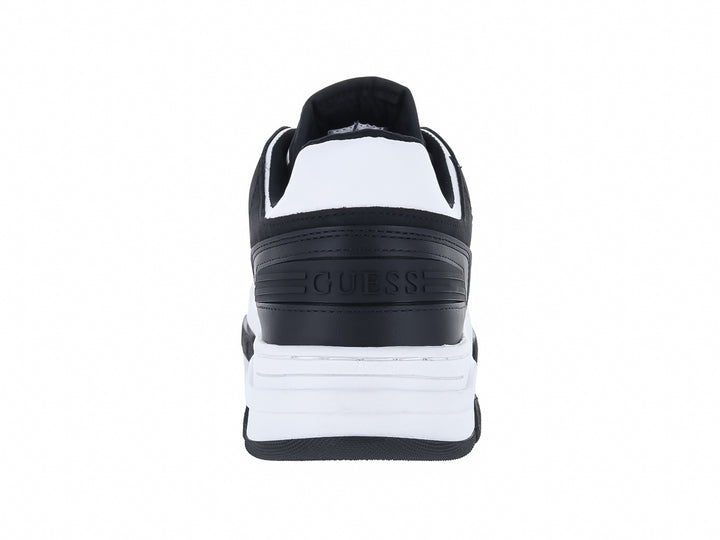 Tenis Guess en colores blanco y negro con logotipo G lateral y suela blanca y negra.
