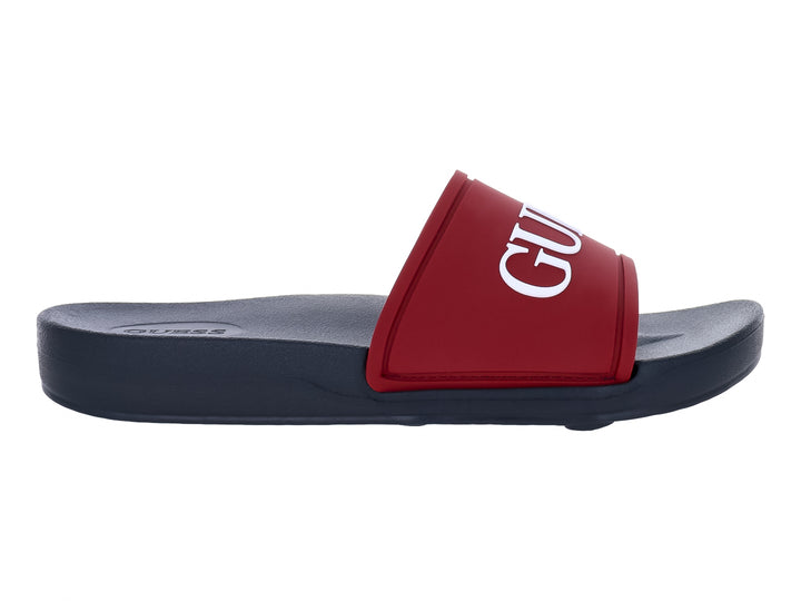 Sandalia deslizable GUESS con banda superior color vino y suela azul marino.