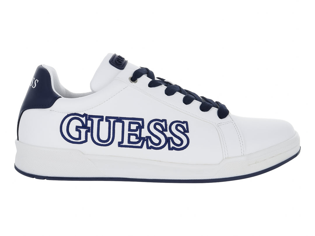 Tenis blancos de la marca Guess con detalles y logotipo en color azul, diseño casual y deportivo.