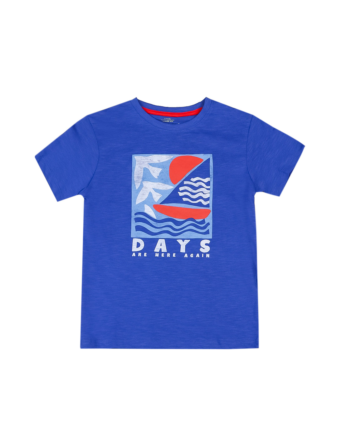 Playera azul para niño con estampado gráfico de sol y mar en el pecho y texto &