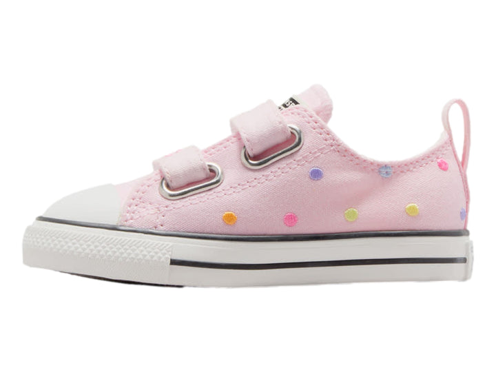 Tenis Converse rosa con lunares multicolores, cierre de velcro y suela blanca.