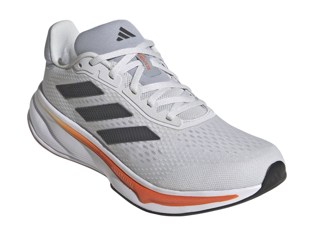 Tenis deportivos Adidas color gris con suela blanca y detalle en naranja.