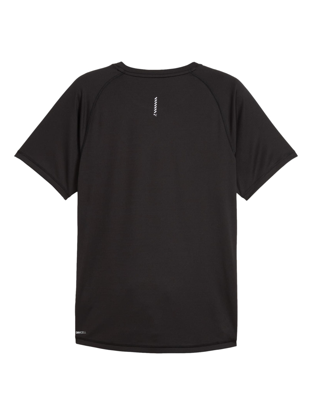 Hombre vistiendo una camiseta deportiva Puma de color negro y manga corta.