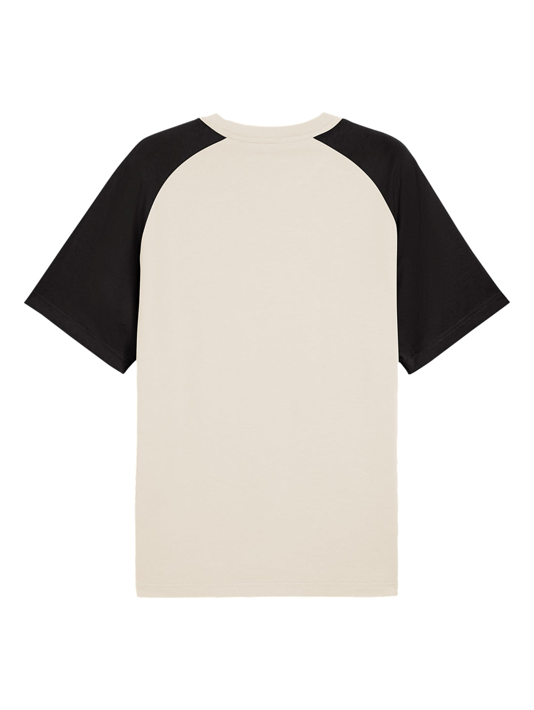 Hombre vistiendo camiseta PUMA de color beige con mangas negras y logotipo en el pecho.