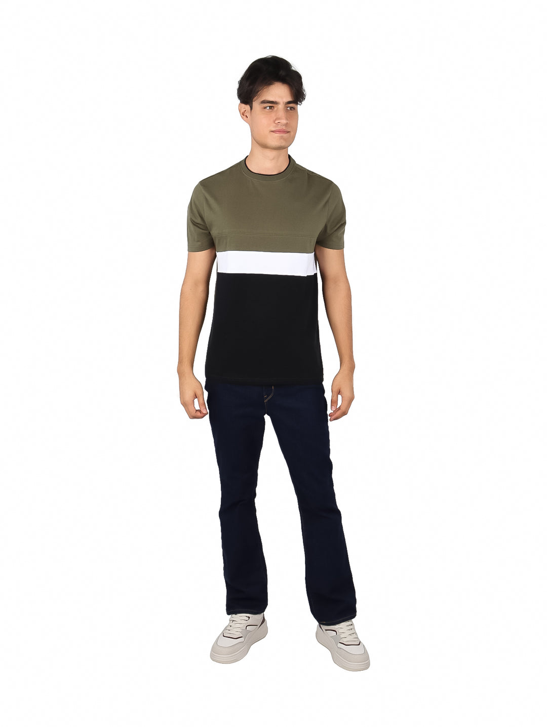 Playera de manga corta para hombre con diseño de bloques horizontales en colores verde oliva, blanco y negro.
