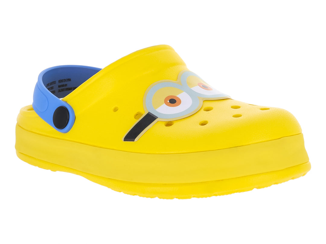 Zuecos amarillos para niño con diseño de Minion y correa trasera en color azul.