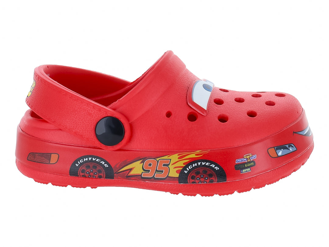 Zapatilla tipo clog color rojo con diseños de la película Cars y correa ajustable.