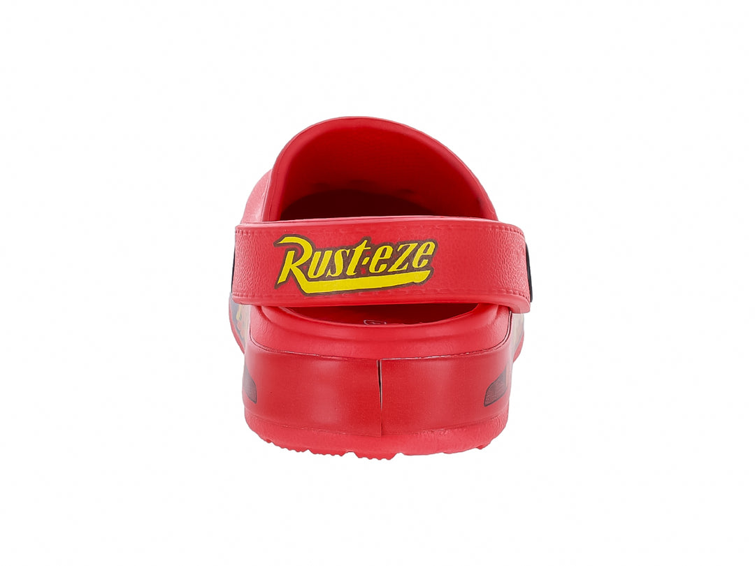 Zapatilla tipo clog color rojo con diseños de la película Cars y correa ajustable.
