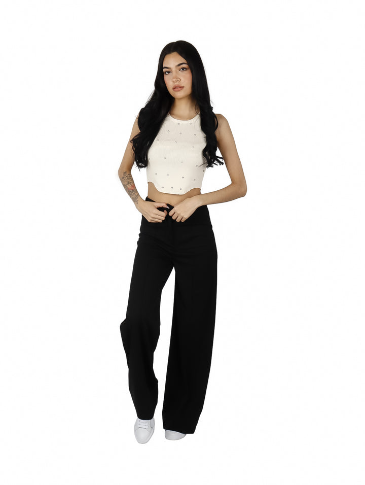 Pantalón negro de pierna ancha y talle alto para mujer.