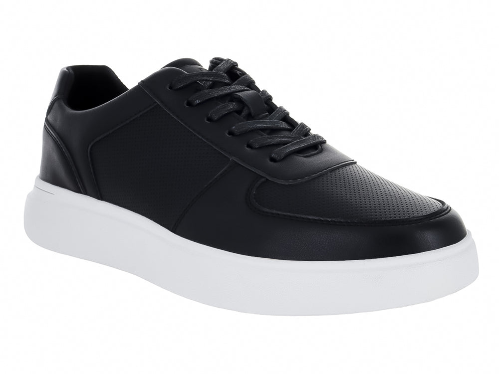 Tenis casuales color negro con suela blanca y cordones.
