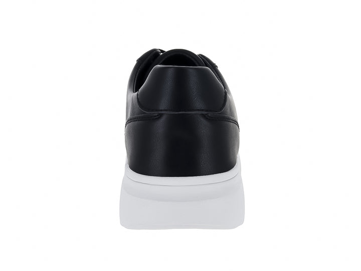 Tenis casuales color negro con suela blanca y cordones.