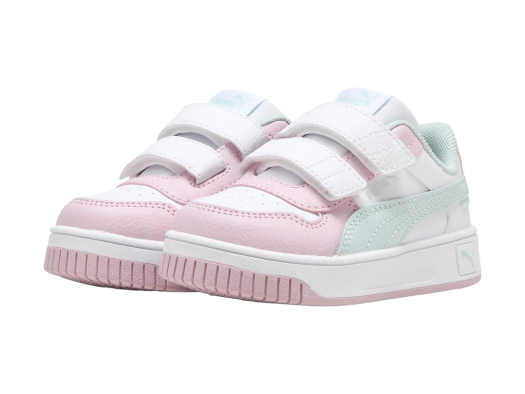 Tenis PUMA infantiles blancos y rosas con detalles en azul claro y cierre de velcro.