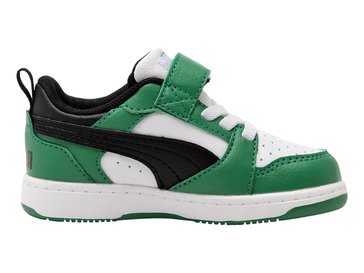 Tenis PUMA infantiles en colores verde, blanco y negro con correa de velcro y agujetas.
