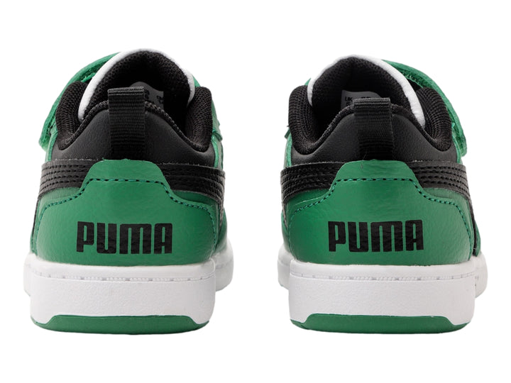 Tenis PUMA infantiles en colores verde, blanco y negro con correa de velcro y agujetas.