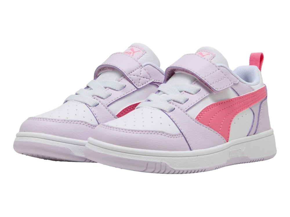 Tenis PUMA Rebound V6 Lo AC+ Infant en colores lila, rosa y blanco con cierre de velcro.