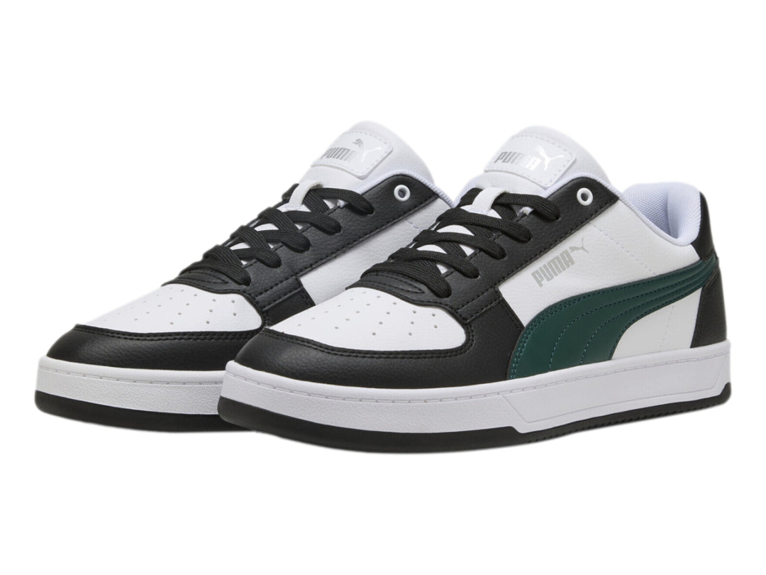 Tenis Puma Caven 2.0 color blanco con detalles en negro y verde oscuro, vista lateral.