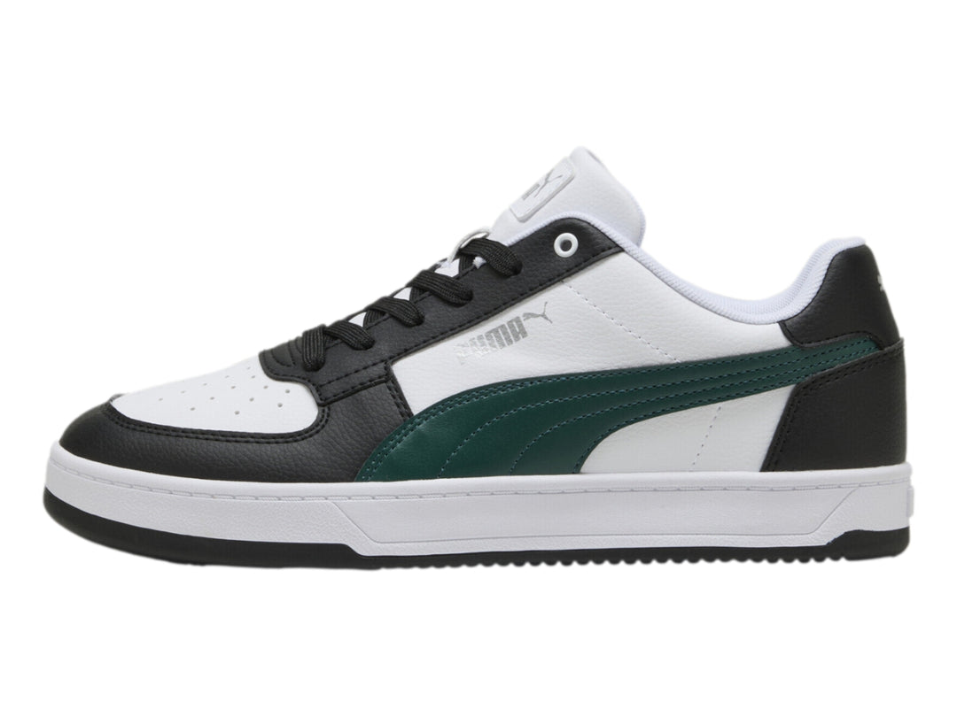 Tenis Puma Caven 2.0 color blanco con detalles en negro y verde oscuro, vista lateral.