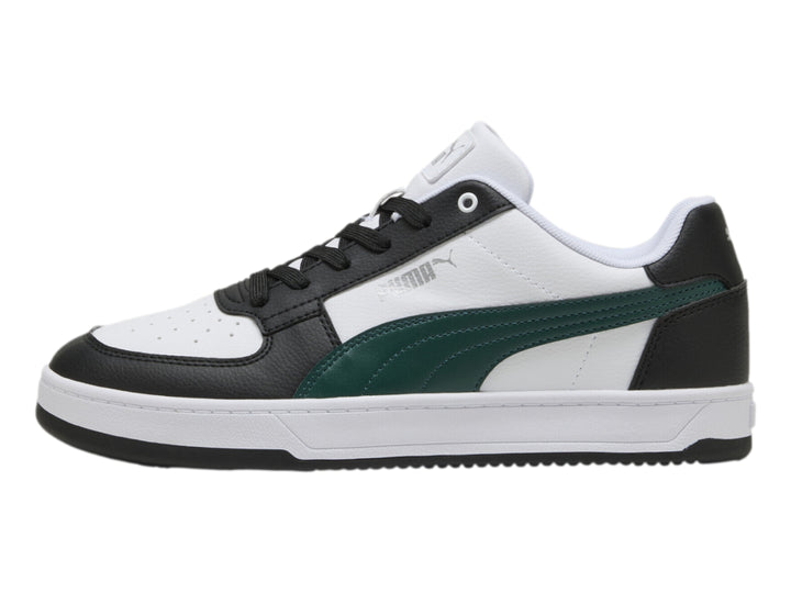 Tenis Puma Caven 2.0 color blanco con detalles en negro y verde oscuro, vista lateral.