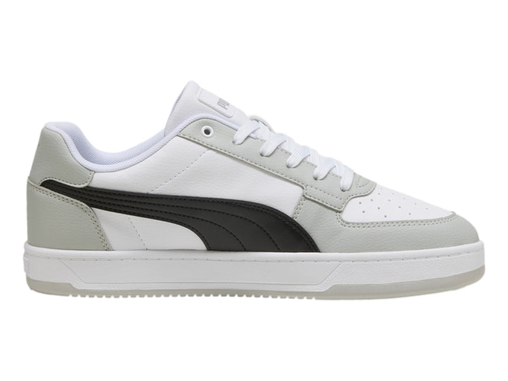 Tenis PUMA Caven 2.0 en color blanco y gris con franja negra, vista lateral.