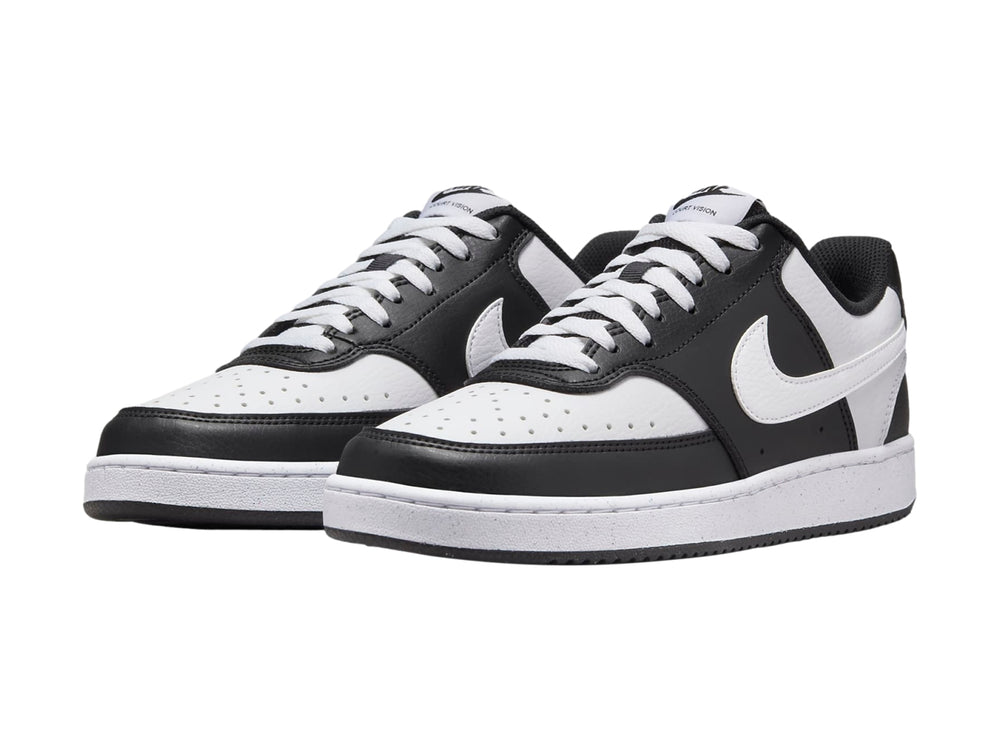 Tenis Nike Court Vision Low en colores blanco y negro con suela blanca.