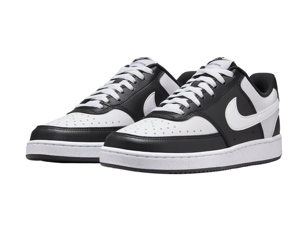 Tenis Nike Court Vision Low en colores blanco y negro con suela blanca.