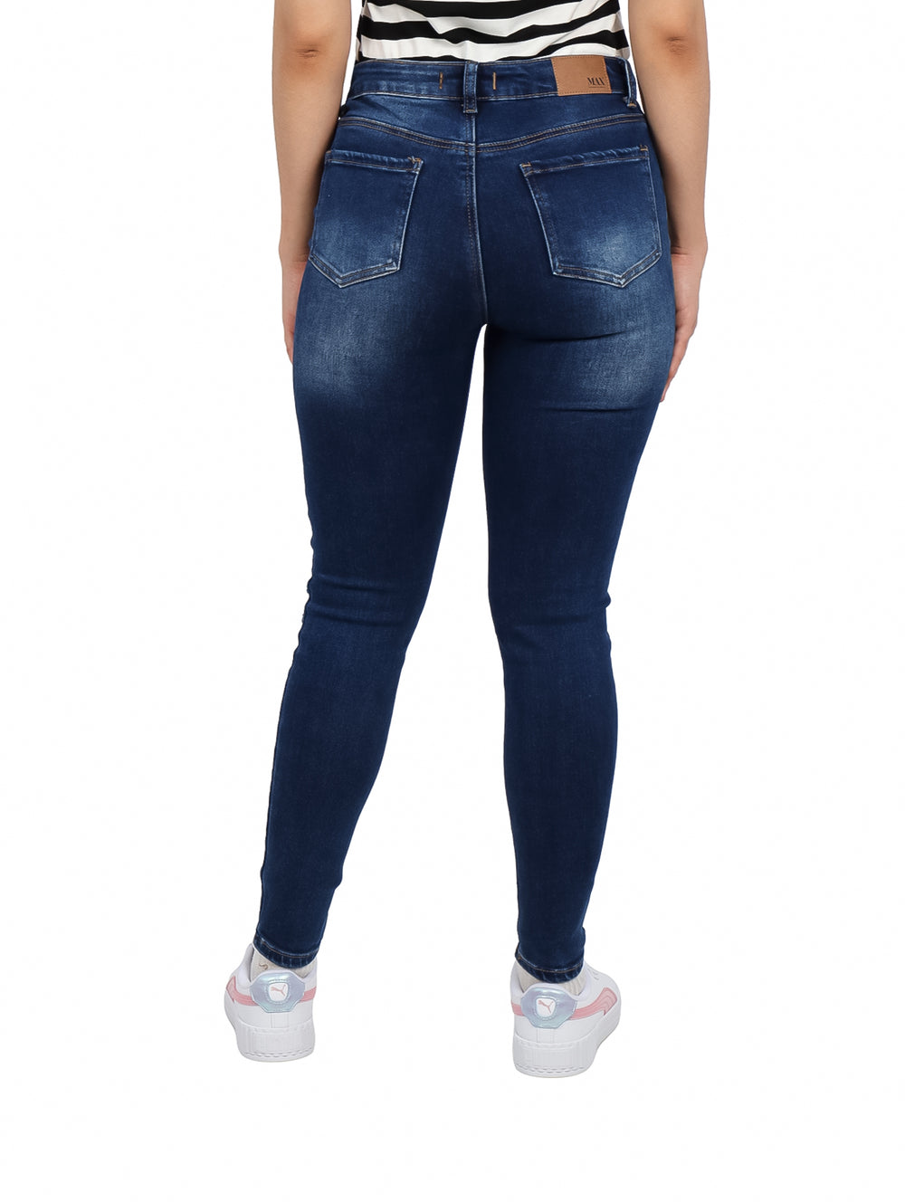 Jeans skinny color azul oscuro con efecto desgastado y roturas decorativas en las piernas.