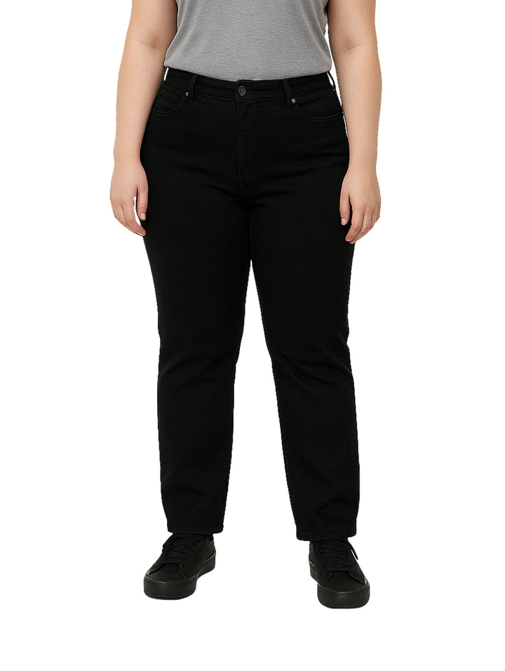 Pantalones negros de corte recto estilo straight fit para mujer.
