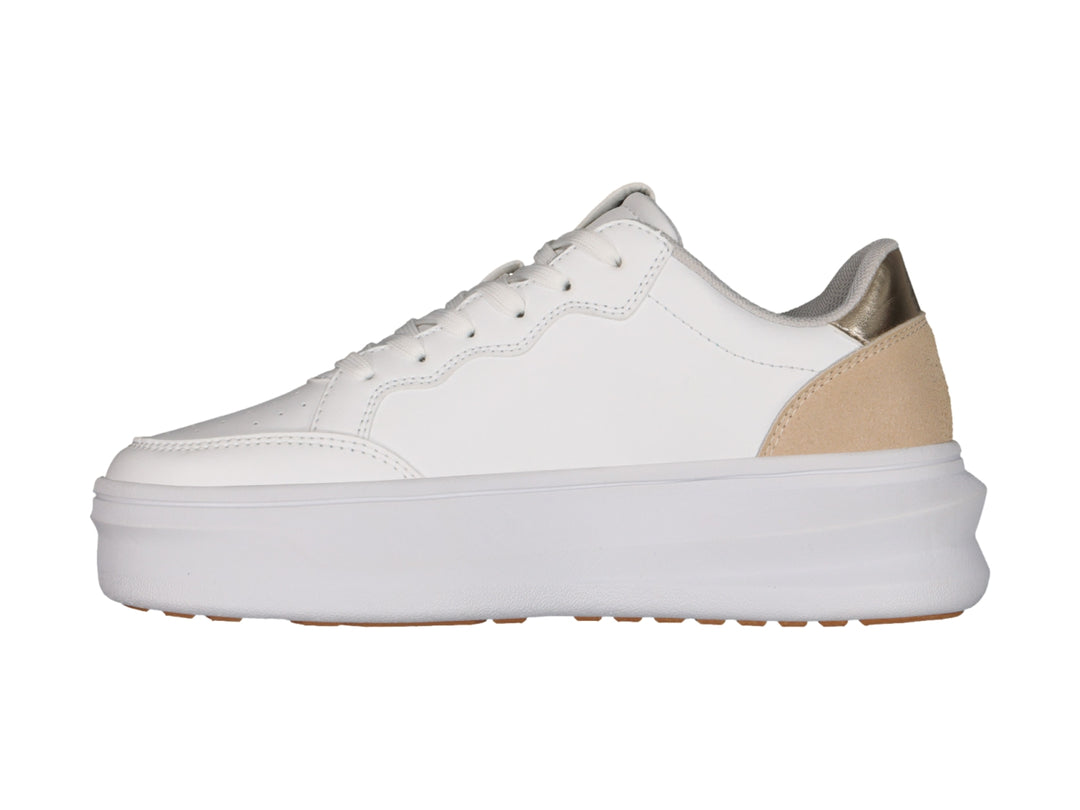 Tenis blancos de plataforma para mujer con detalles en beige y dorado en el talón y lengüeta.