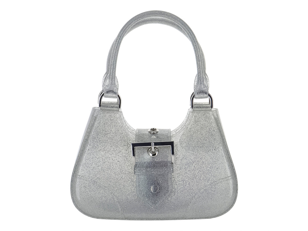 Bolso de hombro pequeño color blanco con glitter brillante, asa corta y cierre con hebilla metálica.