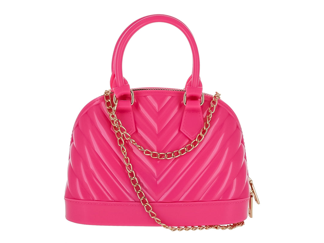 Bolso de mano color fushia con textura en relieve en forma de V y acabado brillante.
