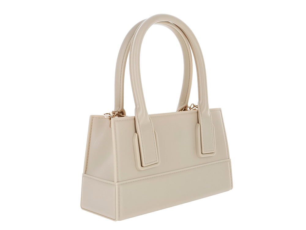 Bolso de mano color arena con diseño rectangular, estructura rígida y asas superiores redondeadas.
