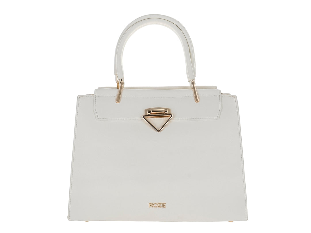 Bolso de mano ROZE color blanco latte con asa superior y cierre metálico dorado en forma triangular.