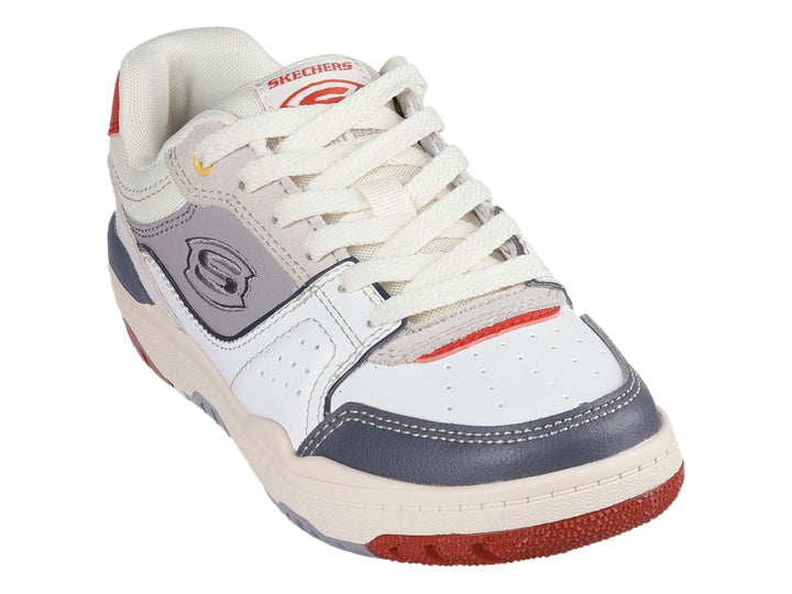 Tenis SKECHERS para Niño en colores blanco, gris y rojo con suela gruesa y cordones.