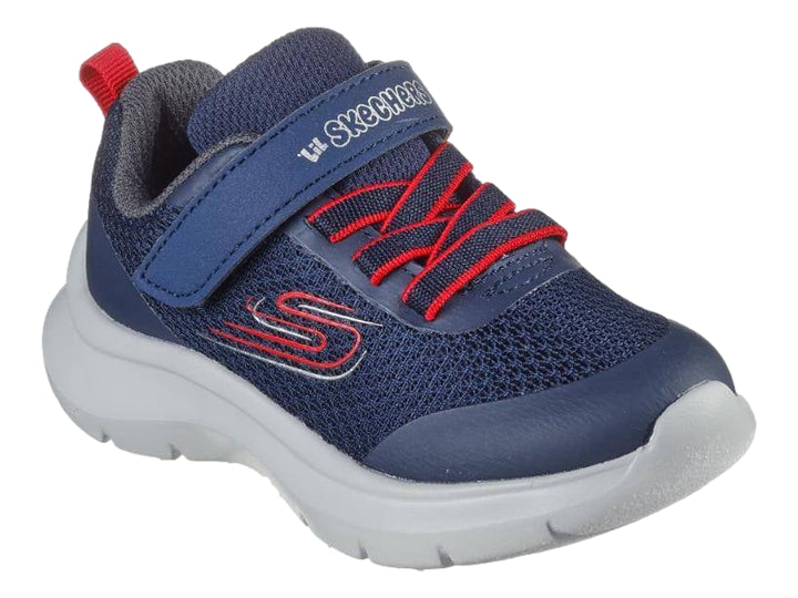 Tenis deportivos Skechers para niño en color azul marino con detalles rojos y suela blanca.
