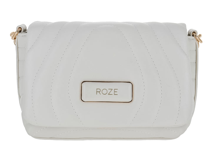 Bolso de hombro color latte con diseño acolchado y detalle metálico dorado de la marca ROZE.
