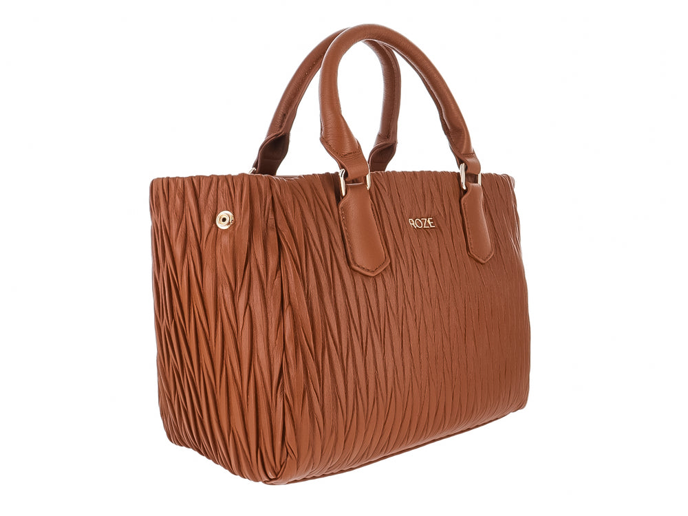 Bolsa de hombro color cognac con diseño plisado y asas cortas.