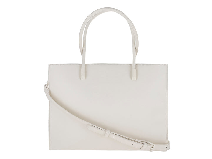 Bolsa de hombro marca ROZE en color perla, diseño rectangular minimalista con asas largas y acabado liso.